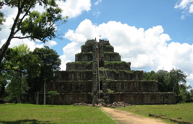 Siem Reap Trekking to Hoian -Hue Vietnam 17 Days